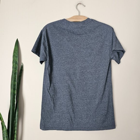 GILDAN | Dark Grey “Bush Country” Lac La Ronge Crewneck Tee Shirt – Women’s Smal - Picture 7 of 7